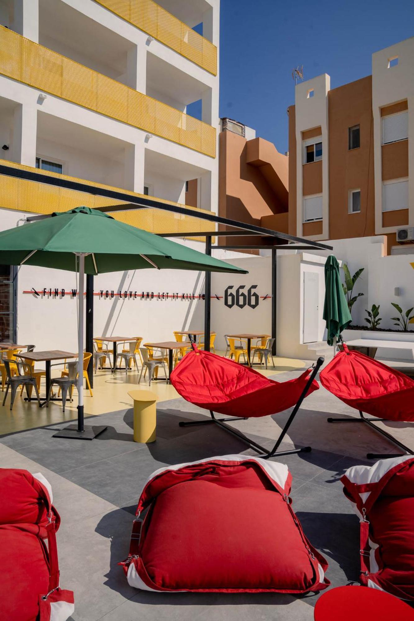 Ryans Lolas - Adults Only Hotel San Antonio (Ibiza)