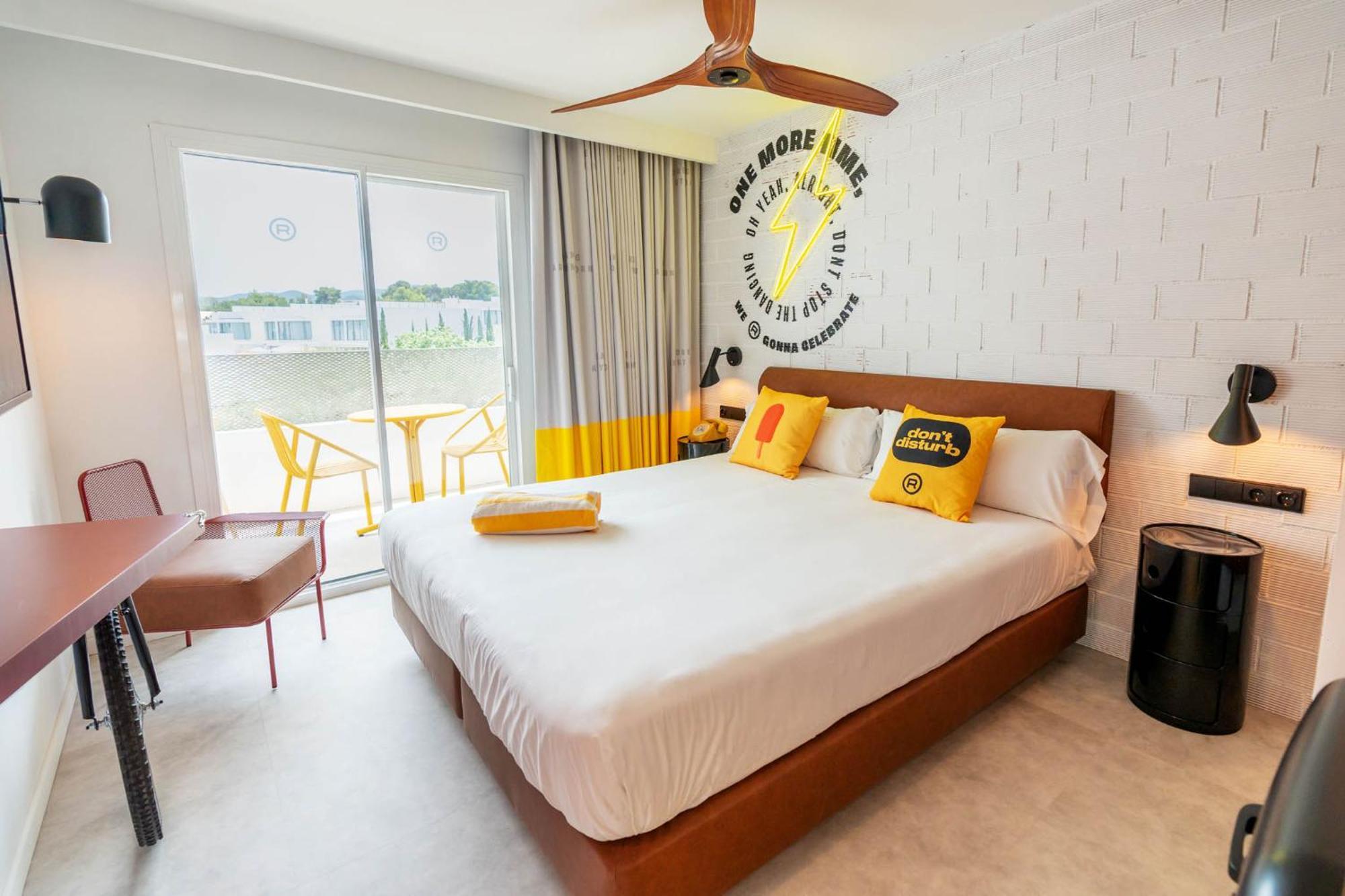 Ryans Lolas - Adults Only 4* San Antonio (Ibiza)