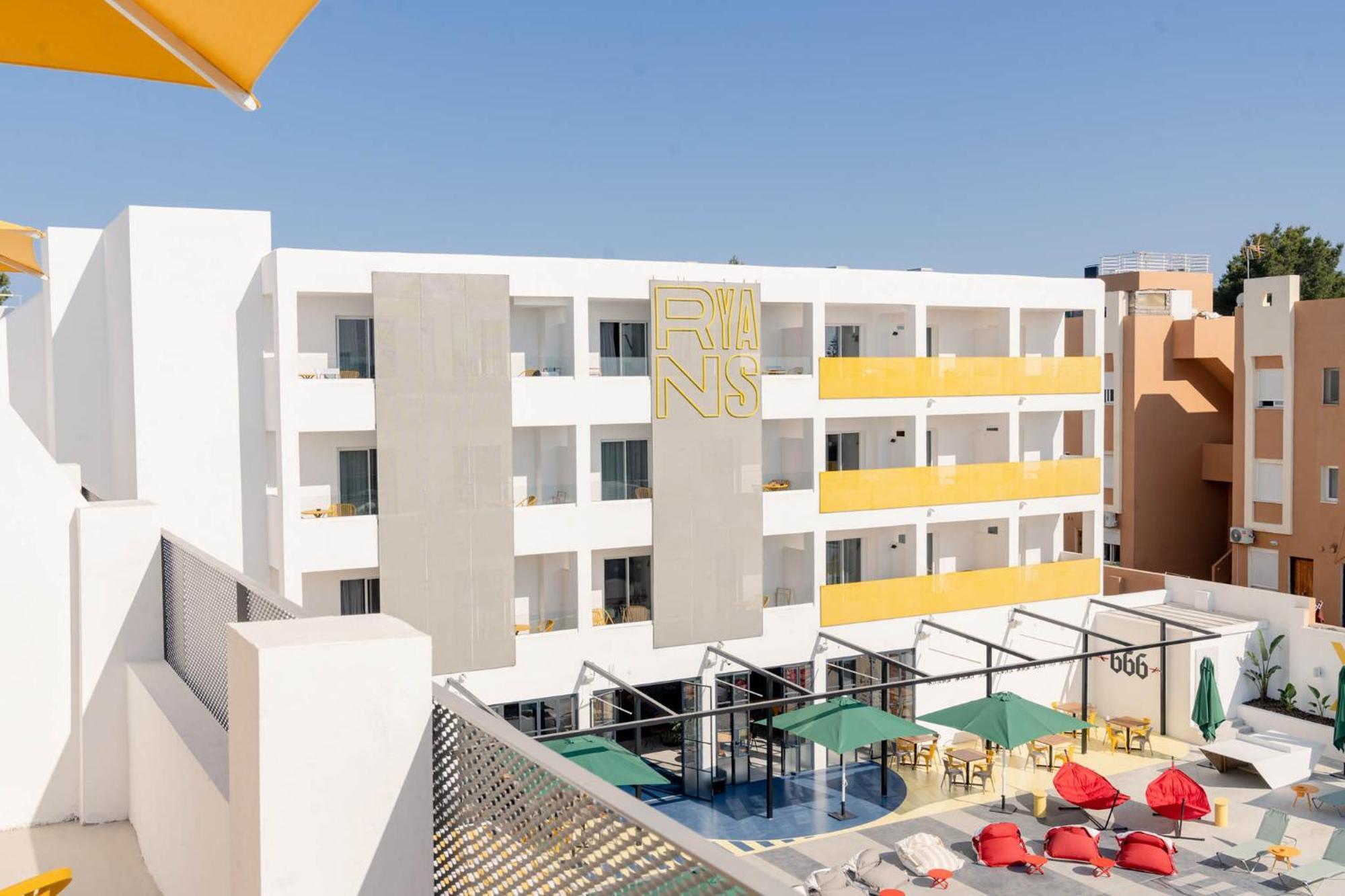 Ryans Lolas - Adults Only San Antonio Abad
