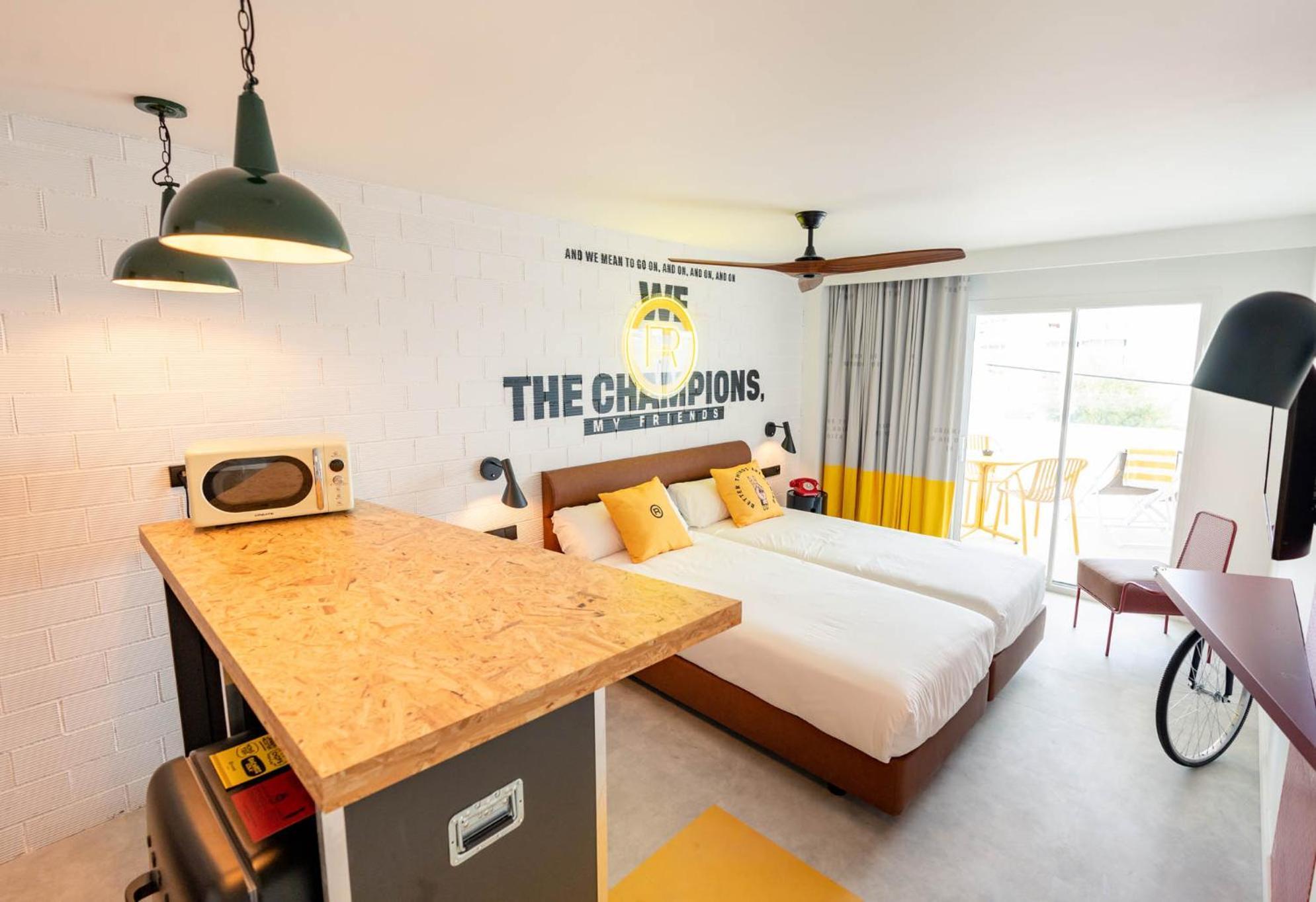 Ryans Lolas - Adults Only 4* San Antonio Abad